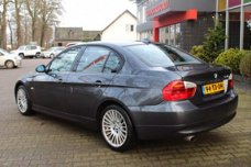 BMW 3-serie - 320i Graphite / NAVI GROOT / SPORTSTOELEN - LEDER / AIRCO-ECC / CRUISE CTR. / PDC / LM