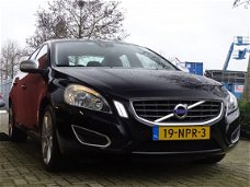 Volvo S60 - 2.0T Momentum Navigatie PDC Bluetooth Trekhaak etc