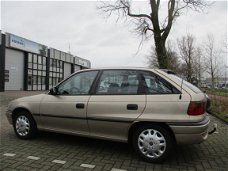 Opel Astra - 1.6i Season