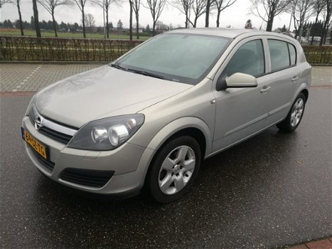 Opel Astra - 1.6 Essentia - 1