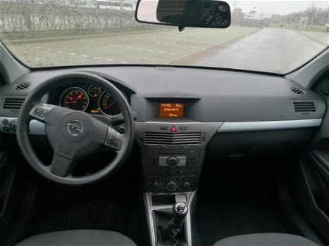 Opel Astra - 1.6 Essentia - 1