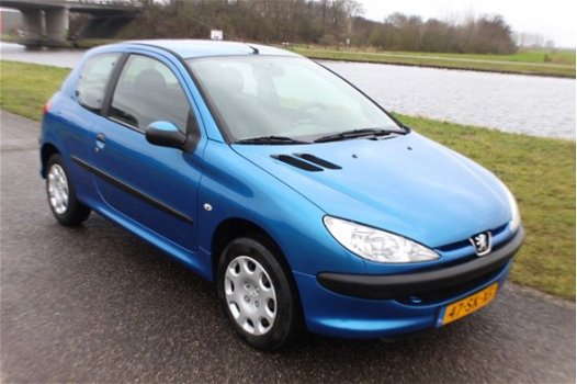 Peugeot 206 - 1.4 One-line Nwe APK - 1