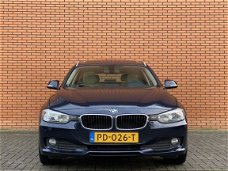 BMW 3-serie Touring - 318d High Executive | Panoramadak | Parkeersensoren | Keyless Go | Leer | Crui