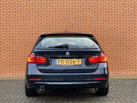 BMW 3-serie Touring - 318d High Executive | Panoramadak | Parkeersensoren | Keyless Go | Leer | Crui - 1