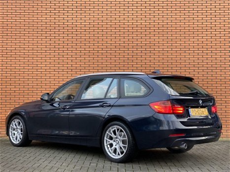 BMW 3-serie Touring - 318d High Executive | Panoramadak | Parkeersensoren | Keyless Go | Leer | Crui - 1