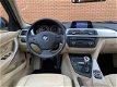 BMW 3-serie Touring - 318d High Executive | Panoramadak | Parkeersensoren | Keyless Go | Leer | Crui - 1 - Thumbnail