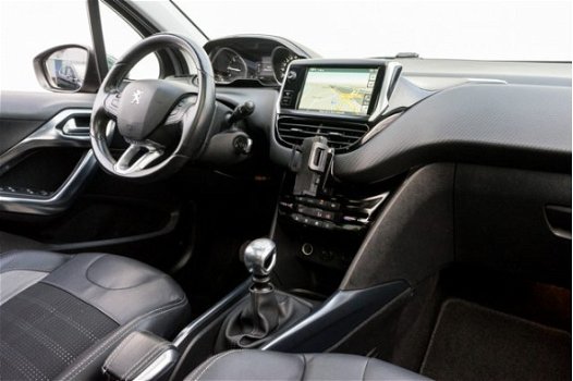 Peugeot 2008 - 1.6 e-HDi 115pk Blue Lease Executive Panoramadak/ Full map navigatie/ Trekhaak/ Pdc/ - 1