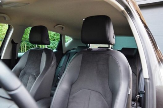 Seat Leon - 1.6 TDI Limited Edition III Xenon/Pdc/Ecc/Navi/Stoelverwarming - 1