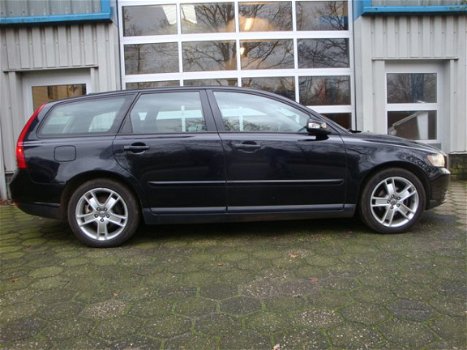 Volvo V50 - 2.0 Kinetic / NL auto met NAP - 1