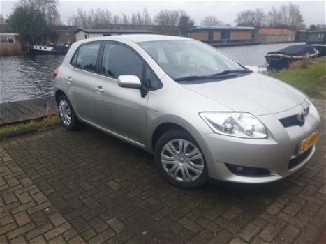 Toyota Auris - 1.6-16V Sol - 1