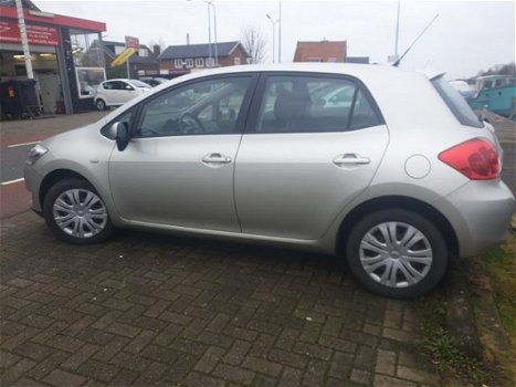 Toyota Auris - 1.6-16V Sol - 1