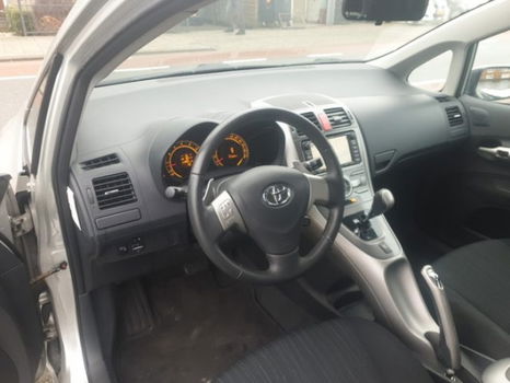 Toyota Auris - 1.6-16V Sol - 1