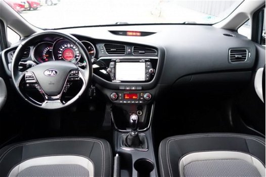 Kia Cee'd - 1.6 GDI Plus Pack CLIMA/NAVI/ACHTERUITRIJCAMERA/CRUISE/TREKHAAK/RIJKLAAR - 1