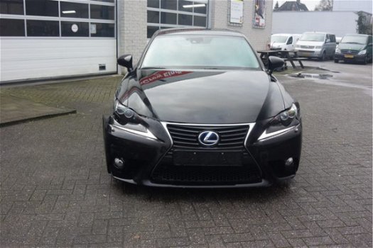 Lexus IS - 300h hybrid - 1