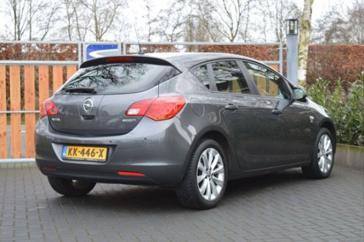 Opel Astra - 1.4 Business + (83.000 km) - 1