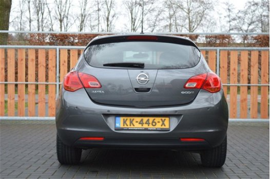 Opel Astra - 1.4 Business + (83.000 km) - 1