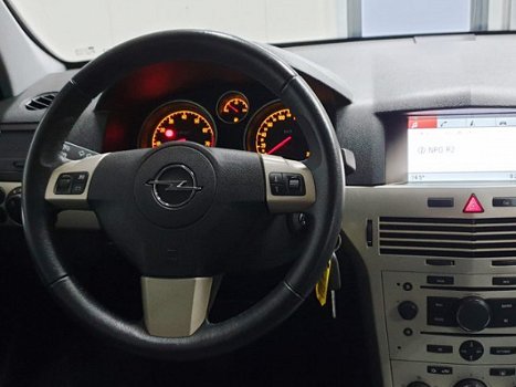 Opel Astra Wagon - 1.6-16V Business navigatie airco bluetooth - 1