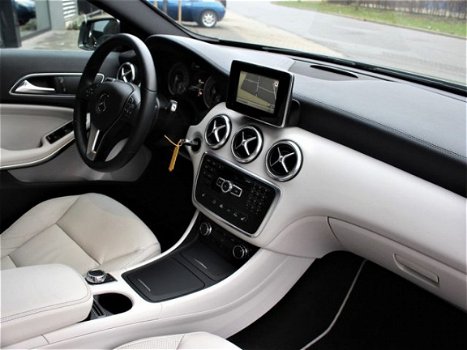Mercedes-Benz A-klasse - A250 Ambition Aut./ Leder/ Navigatie/ Xenon/ Camera - 1