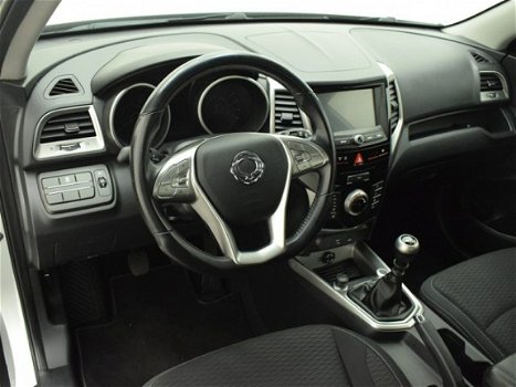 SsangYong Tivoli - 1.6 Crystal CAMERA LED TREKHAAK - 1