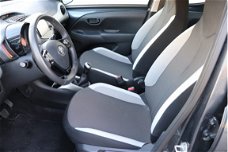 Toyota Aygo - 1.0 VVT-i x-play 1e eigenaar-Navigatie-Airco-Elektrische ramen