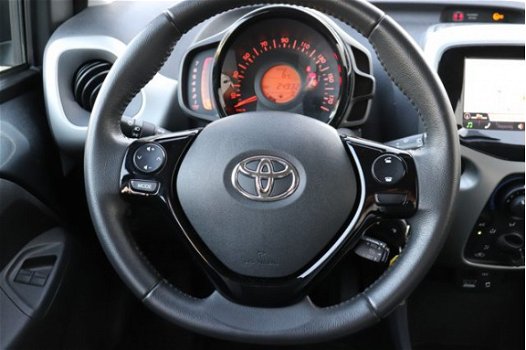Toyota Aygo - 1.0 VVT-i x-play 1e eigenaar-Navigatie-Airco-Elektrische ramen - 1