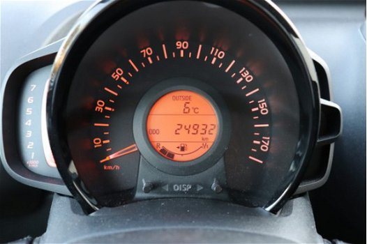 Toyota Aygo - 1.0 VVT-i x-play 1e eigenaar-Navigatie-Airco-Elektrische ramen - 1