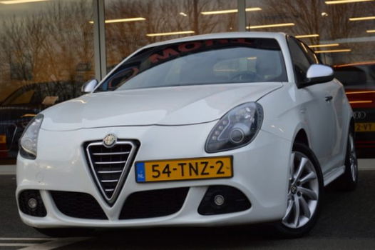 Alfa Romeo Giulietta - 1.4 T 170 pk Distinctive Aut. Navi Leder Clima Afn.trekh Pdc - 1