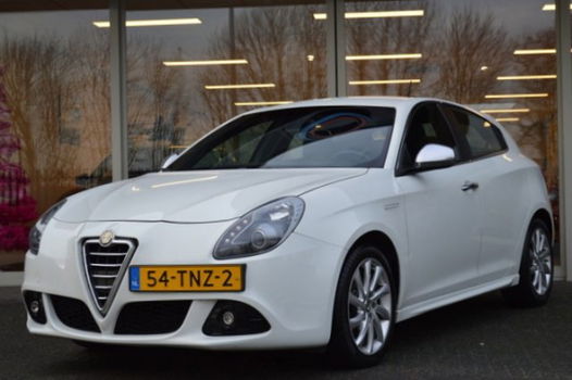 Alfa Romeo Giulietta - 1.4 T 170 pk Distinctive Aut. Navi Leder Clima Afn.trekh Pdc - 1