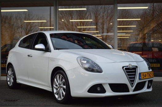 Alfa Romeo Giulietta - 1.4 T 170 pk Distinctive Aut. Navi Leder Clima Afn.trekh Pdc - 1