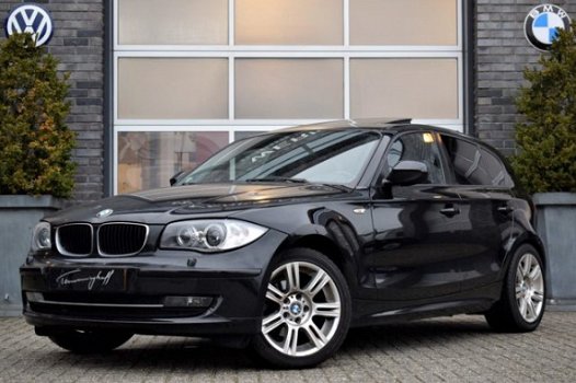 BMW 1-serie - 118I HIGH EXE. 5-DRS. AUT. NAVI SCH.DAK XENON - 1