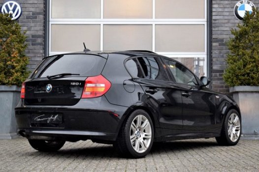 BMW 1-serie - 118I HIGH EXE. 5-DRS. AUT. NAVI SCH.DAK XENON - 1