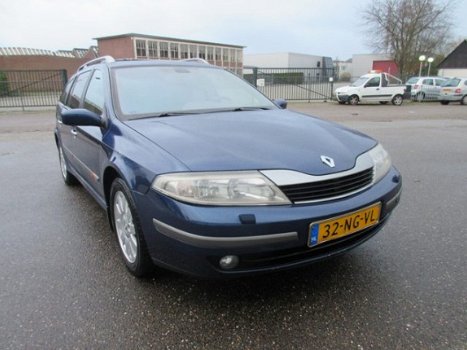 Renault Laguna Grand Tour - 1.8-16V Privilège - 1