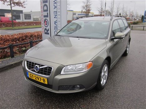 Volvo V70 - 2.4 D5 AWD Kinetic 205 pk Trekhaak+PDC - 1