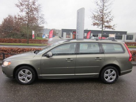 Volvo V70 - 2.4 D5 AWD Kinetic 205 pk Trekhaak+PDC - 1