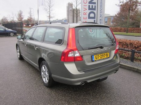 Volvo V70 - 2.4 D5 AWD Kinetic 205 pk Trekhaak+PDC - 1