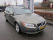 Volvo V70 - 2.4 D5 AWD Kinetic 205 pk Trekhaak+PDC - 1 - Thumbnail