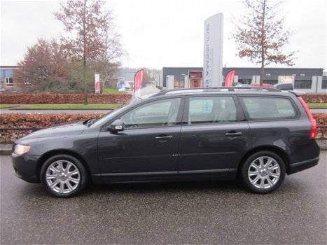 Volvo V70 - 2.4D Kinetic Leer+PDC+Trekhaak - 1