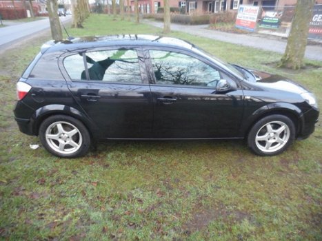 Opel Astra - 1.4 Essentia Airco/ Navi/ Lichtmetaal / Trekhaak - 1