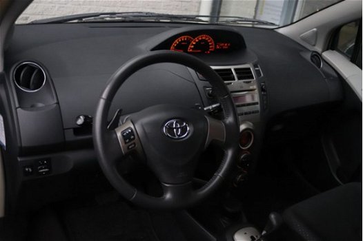 Toyota Yaris - 1.3 VVTi Aspiration AUTOMAAT (PDC/CLIMATE CONTROL/RADIO CD) - 1