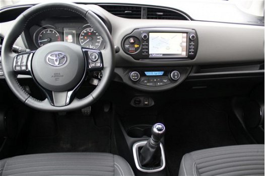 Toyota Yaris - 1.5 VVT-i Aspiration NAVI/ ECC/ CRUISE / CAMERA/ SAFETY SENSE - 1