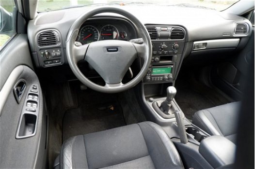 Volvo V40 - 1.9D 115PK EUROPA *YOUNGTIMER*NAP*ZUINIG*ECC*CRUISE |APR-04| - 1