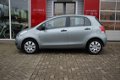 Toyota Yaris - 1.3 VVTi Comfort 5 deurs met airco - 1 - Thumbnail