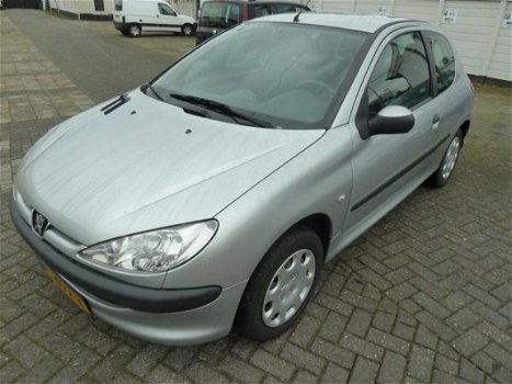 Peugeot 206 - 1.4 Air-line 3 NIEUWE KOPPELING. NIEUWE DIST.RIEM. NIEUWE APK - 1