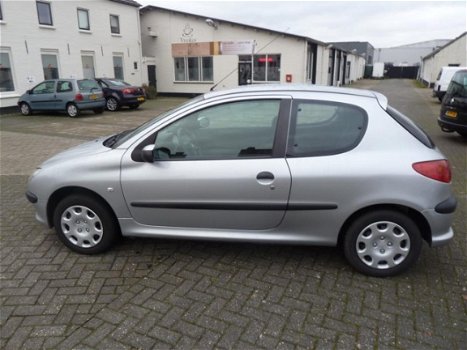 Peugeot 206 - 1.4 Air-line 3 NIEUWE KOPPELING. NIEUWE DIST.RIEM. NIEUWE APK - 1