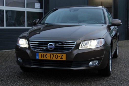 Volvo V70 - 2.0 D2 Classic Edition (120pk) Xenon-LED /My-car /Navi /Climat /Cruise /Elek pakket /Sto - 1