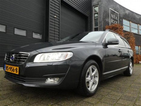 Volvo V70 - D2 120pk Classic Edition NAVIGATIE ZEER MOOI - 1