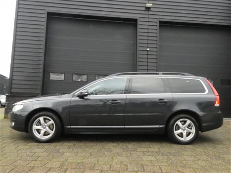 Volvo V70 - D2 120pk Classic Edition NAVIGATIE ZEER MOOI - 1