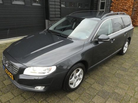 Volvo V70 - D2 120pk Classic Edition NAVIGATIE ZEER MOOI - 1