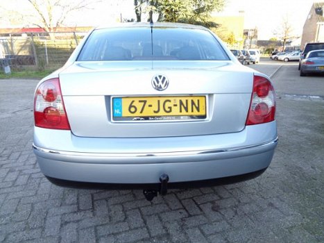 Volkswagen Passat - 2.8 V6 HIGLINE 4MOTION 194PK / VOL LEDER / CRUISE CONTROL / CLIMATE CONTROL / EL - 1