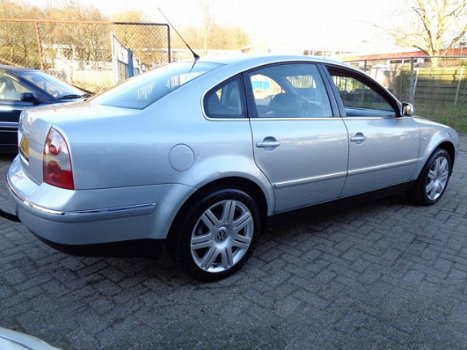 Volkswagen Passat - 2.8 V6 HIGLINE 4MOTION 194PK / VOL LEDER / CRUISE CONTROL / CLIMATE CONTROL / EL - 1